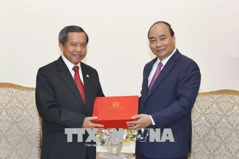 越南政府总理阮春福会见老挝科学技术部部长 
