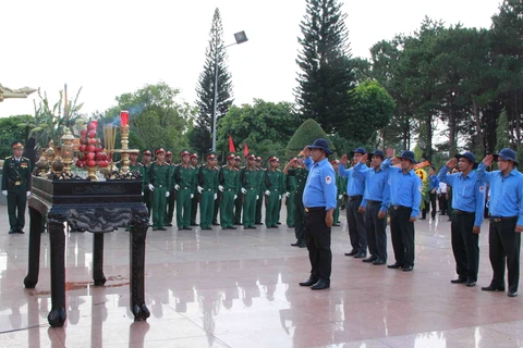 得乐省举行援柬牺牲的越南志愿军和专家烈士遗骸追悼会和安葬仪式