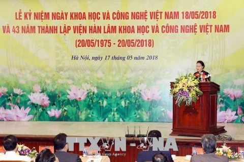 越南国会主席阮氏金银出席越南科学与技术翰林院成立43周年庆典活动