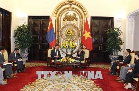  越南与蒙古加强多领域合作