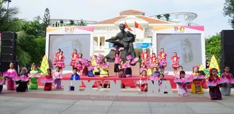 越南各地纷纷举行胡志明主席诞辰128周年纪念活动