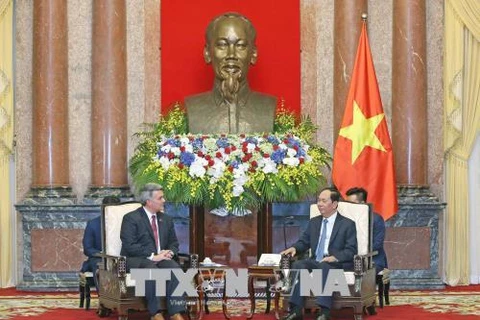 越南国家主席陈大光会见美国参议员