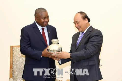 越南政府总理阮春福会见莫桑比克新任驻越大使
