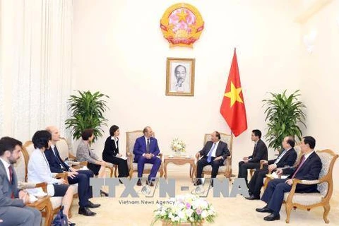 越南政府总理阮春福会见意大利最大保险公司领导