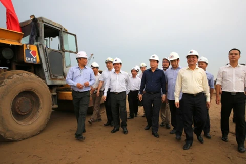 政府副总理郑廷勇主持会议 检查北南高速公路项目施工进度