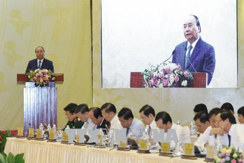政府总理阮春福主持召开政府与各地方视频会议