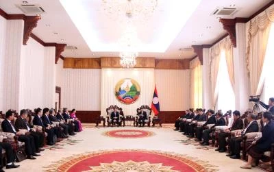 老挝领导人高度评价越南内务部干部管理经验