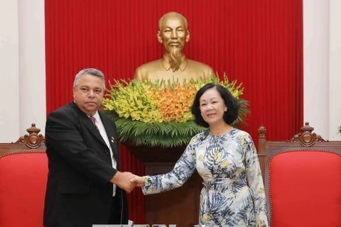 越共中央民运部部长会见古巴工人中央工会秘书长