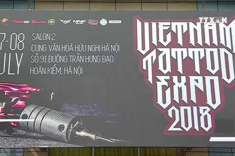 越南最具规模文身艺术展吸引世界100多名文身师参加