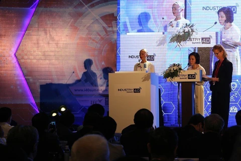 世界上首个被赋予公民权的机器人出席越南工业4.0高级别论坛