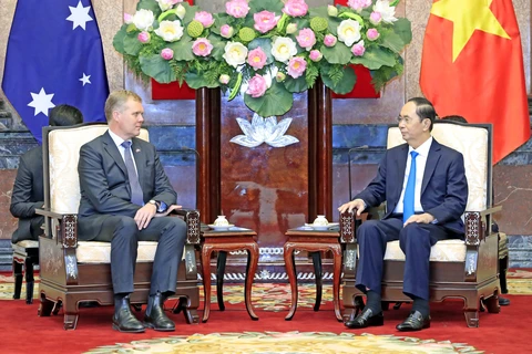 越南国家主席陈大光会见澳大利亚众议院议长托尼•史密斯