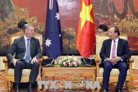 越南政府总理阮春福会见澳大利亚众议院议长托尼·史密斯
