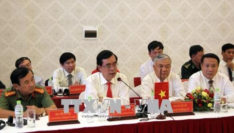 越南广治省同老挝沙拉湾省加强各领域的合作