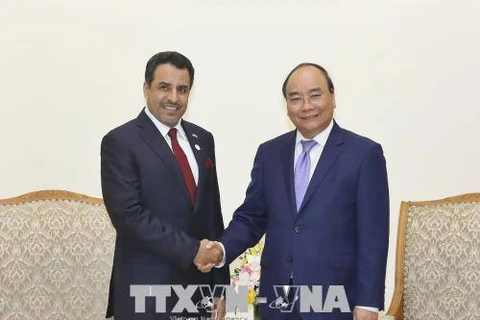 越南政府总理阮春福会见阿联酋新任驻越大使奥贝德