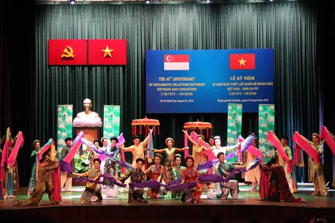 越南与新加坡纪念两国建交45周年