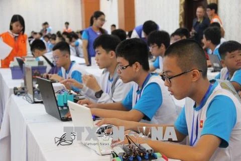近150名优秀学生参加2018年越南机器人大赛