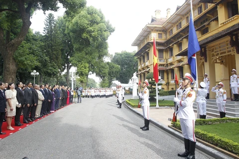 越南外交部在河内举行东盟旗升旗仪式