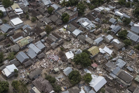印度尼西亚龙目岛强震：死亡人数近350人 另有1400余人受伤
