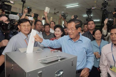 越共中央总书记阮富仲致电祝贺柬埔寨第六届国会选举顺利成功举行