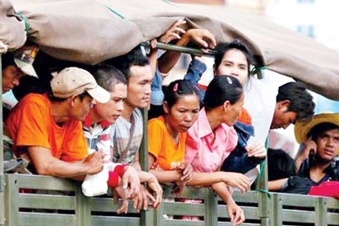 泰国警方抓获非法入境务工的数千名外籍人员