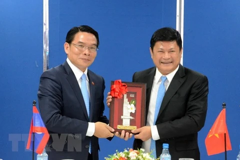 胡志明市越老友好协会与老挝深化合作关系