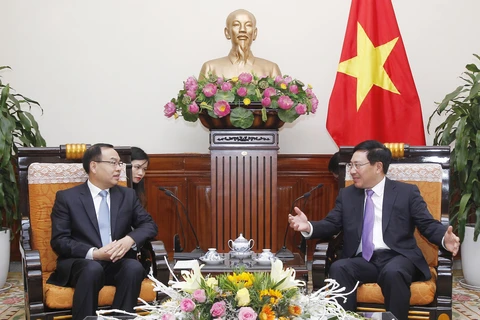 越南政府副总理兼外长范平明会见中国重庆市长唐良智