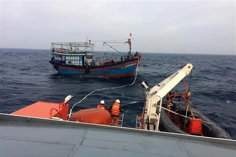越南成功搜救一名海上遇险的中国船员