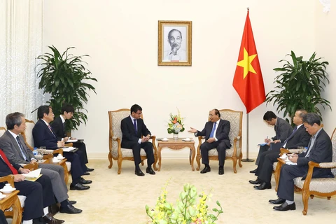 越南政府总理阮春福会见日本外务大臣河野太郎