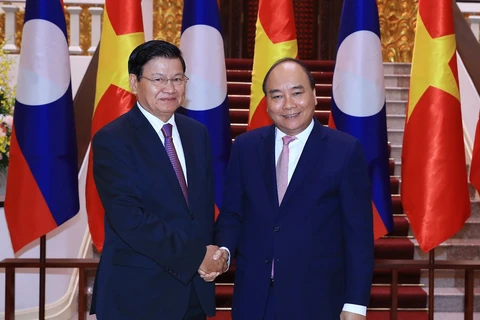 WEF ASEAN 2018: 政府总理阮春福会见老挝总理通伦·西苏里