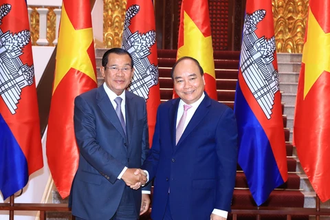 WEF ASEAN 2018：政府总理阮春福会见柬埔寨首相洪森和湄公河委员会领导