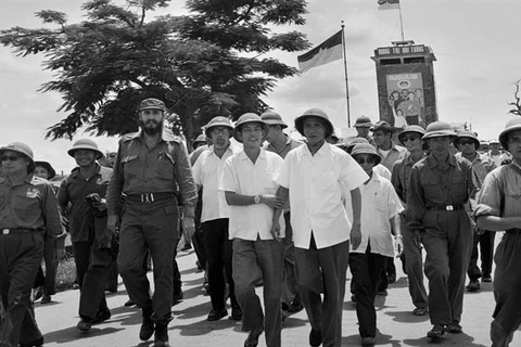 菲德尔•卡斯特罗访问越南南方解放区：远隔重洋的团结与友谊之象征