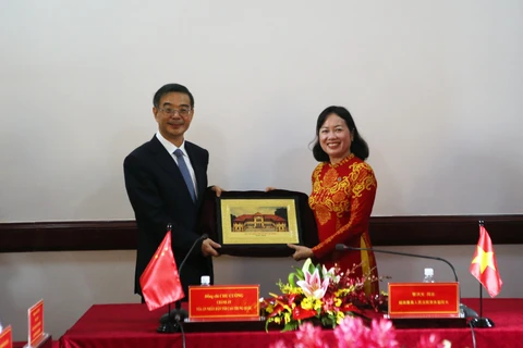 越中两国法院进一步促进交流合作