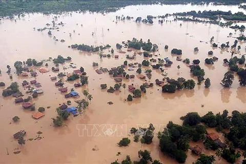 越南企业继续向老挝水电站溃坝事故灾民提供援助