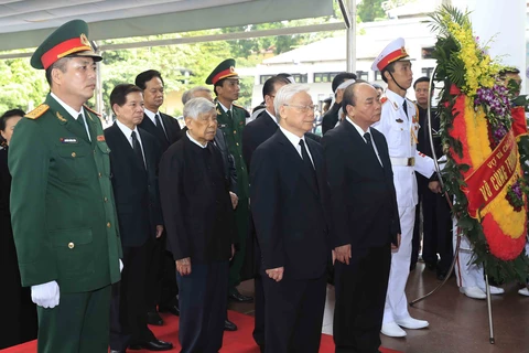 阮富仲等党和国家领导出席国家主席陈大光遗体告别仪式