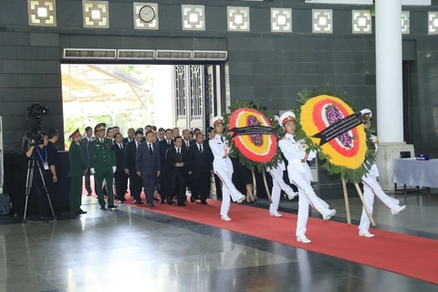 1500支国内外代表团前来吊唁国家主席陈大光