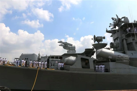 印度海军驱逐舰访问越南