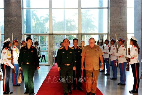 越南军队与古巴军队加强经济合作