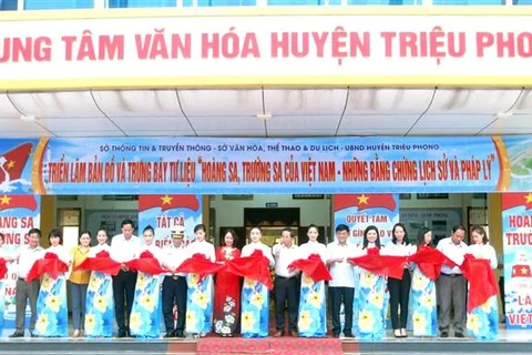 “黄沙、长沙归属越南—历史证据和法律依据”展览会在广治省举行
