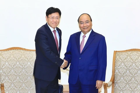 越南政府总理阮春福会见外国投资商