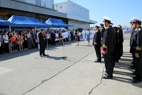 越南海军护卫舰抵达日本大阪府堺市港口