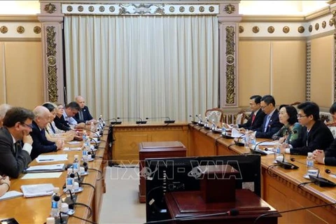 胡志明市与英国加强双方人民议会间合作