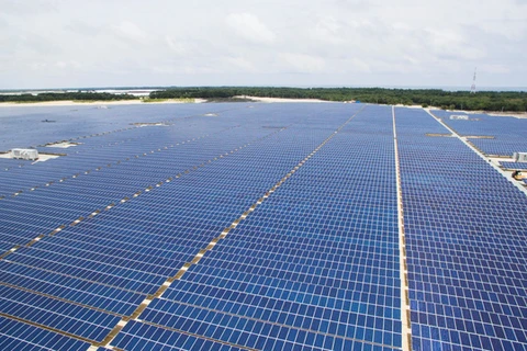 越南首座太阳能发电厂正式投入运营