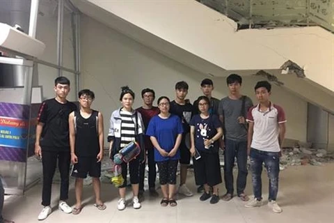 在印尼地震和海啸双重灾害灾区留学的10名越南大学生已离开雅加达启程回国