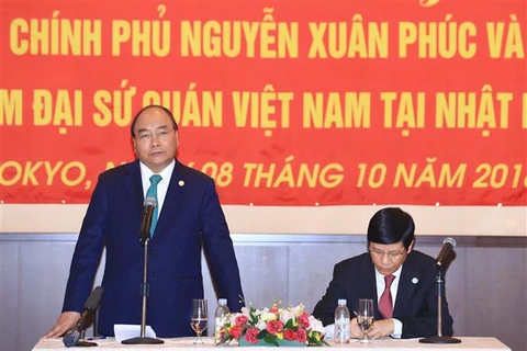 越南政府总理阮春福造访越南驻日本大使馆