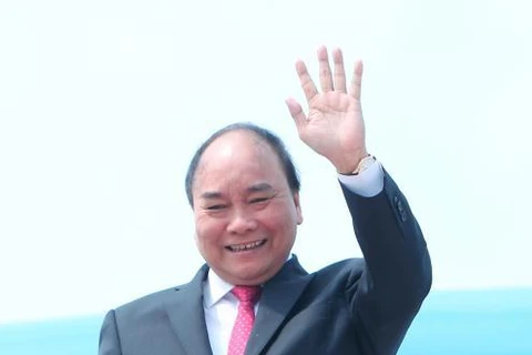 越南政府总理阮春福启程赴印尼出席东盟各国领导人会晤活动