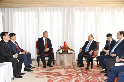 越南政府总理阮春福会见印尼日光证券公司总裁