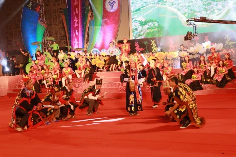 第二届广宁省东北地区民族体育文化周助于推介东北地区风土人情