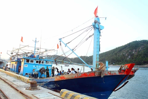 乂安省边防部队指挥部成功救援一艘海上遇险渔船