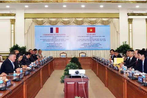 胡志明市与法国里昂市加强合作关系