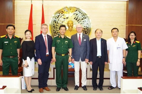 德国医疗代表团访问越南